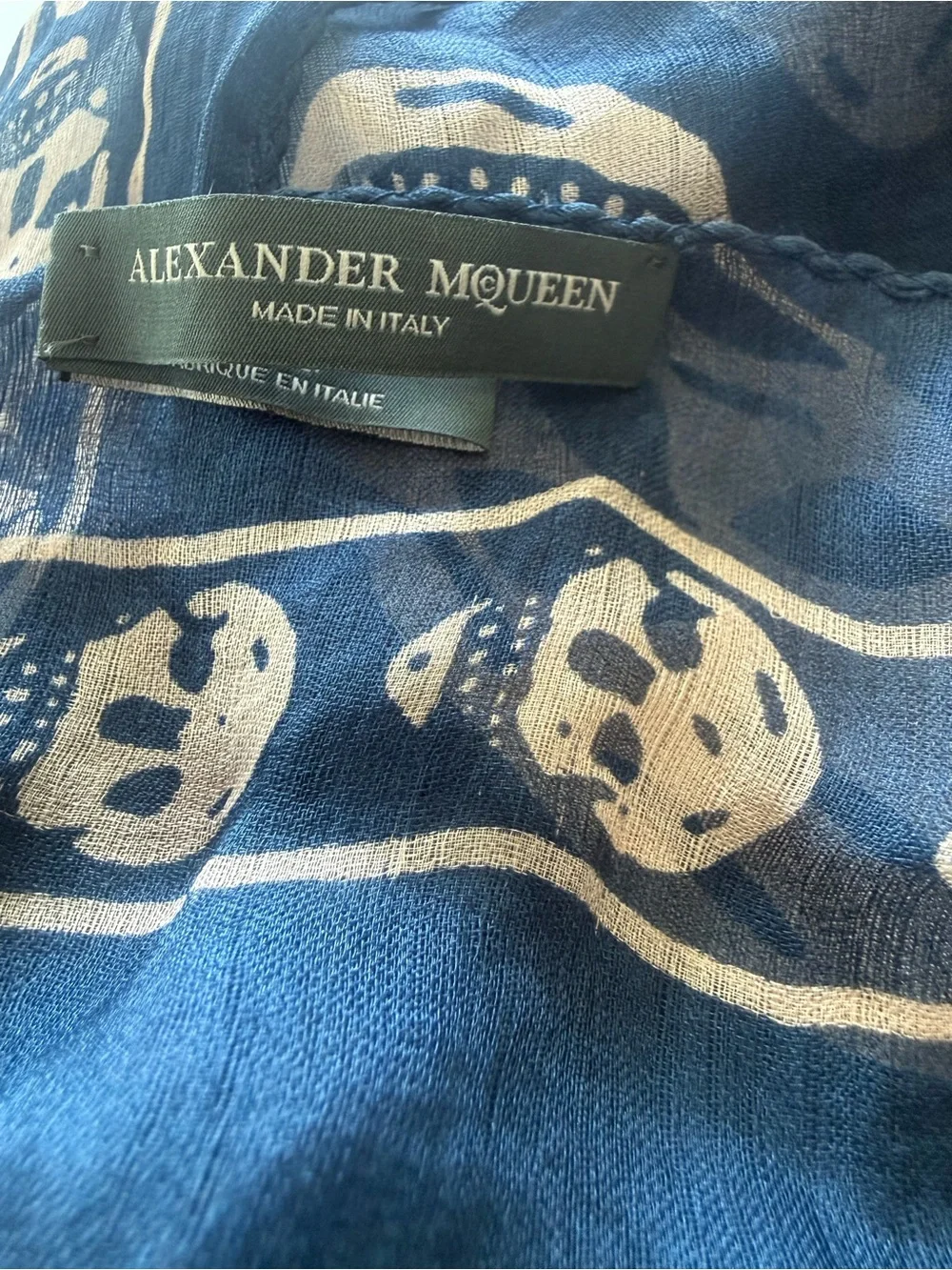 AlexanderMcqueen 100% silk wrap / scarf blue white skulls
